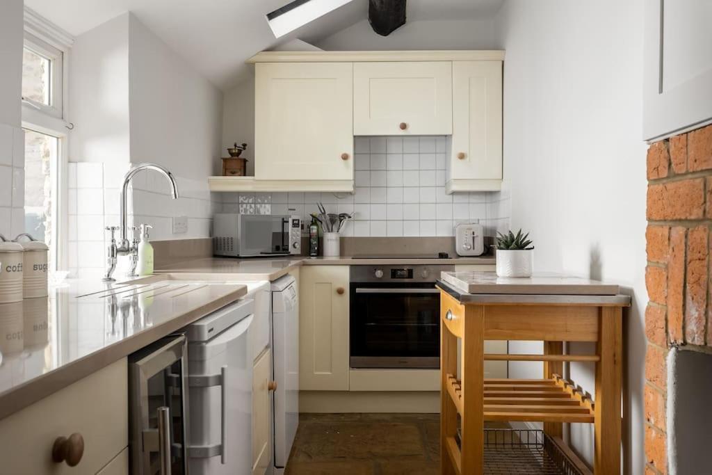 Charming 17Th Century Cotswold Cottage Adlestrop Eksteriør bilde
