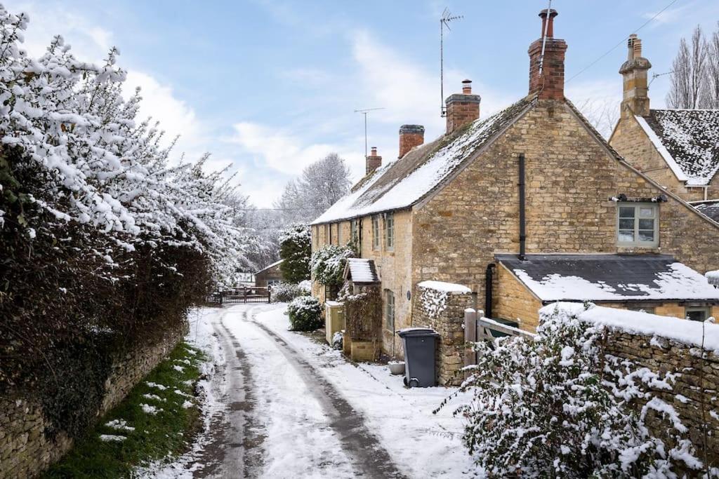 Charming 17Th Century Cotswold Cottage Adlestrop Eksteriør bilde