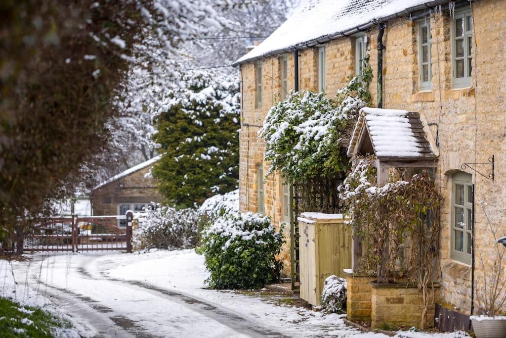 Charming 17Th Century Cotswold Cottage Adlestrop Eksteriør bilde